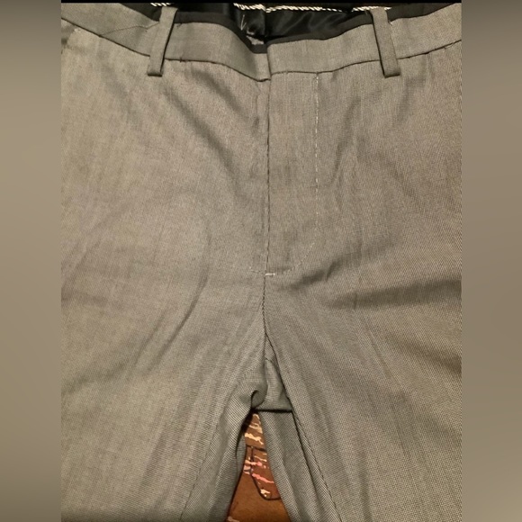 H&M regular fit 2 piece suit
Mens
2 button jacket 38R
Pants 32R - Picture 6 of 7